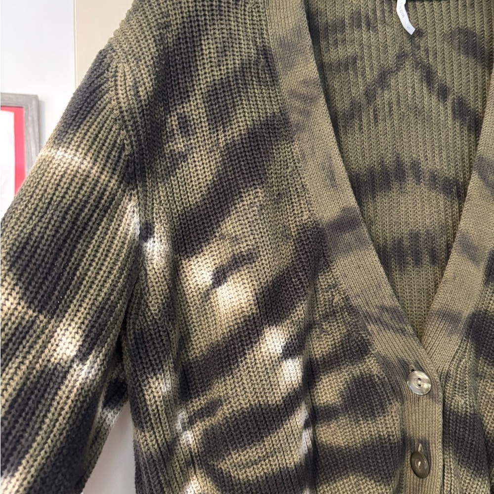 Olive and Black Tie-Dye Cardigan - Picture 5 of 6